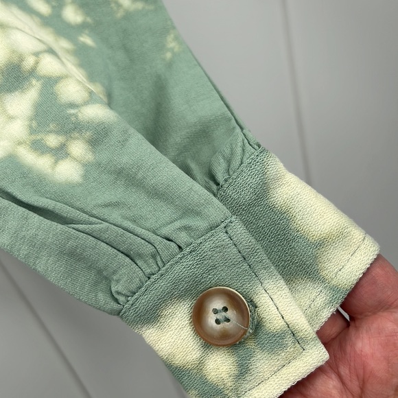 191. Mystree Shacket Bleached Design Green/Cream Top NWT - Picture 7 of 12